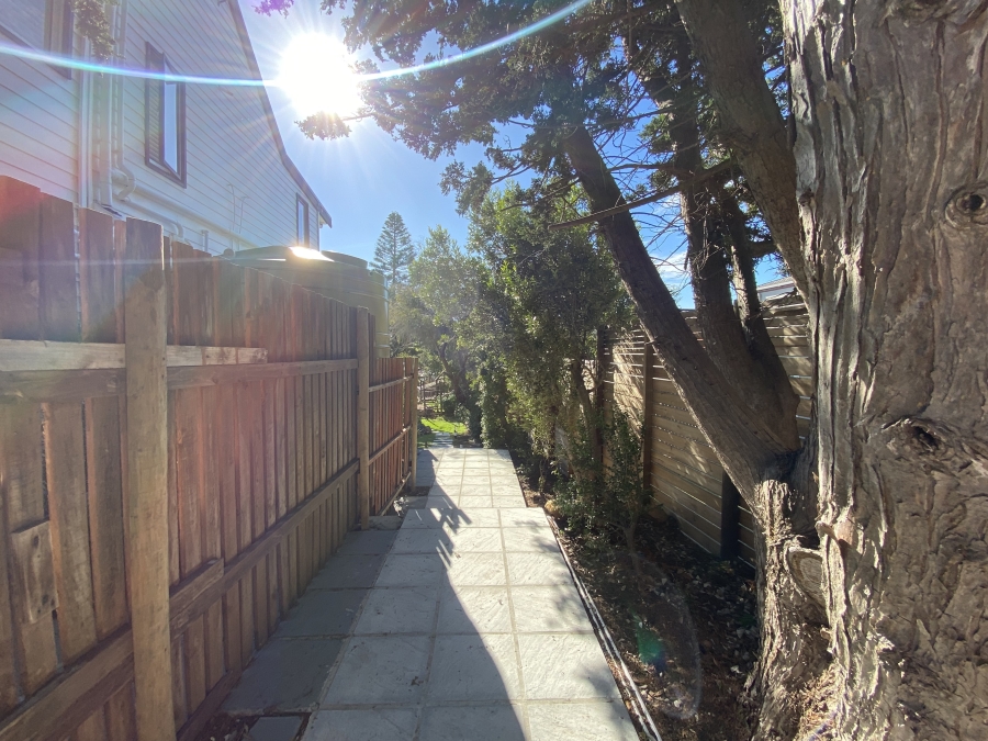To Let 1 Bedroom Property for Rent in Capri Western Cape